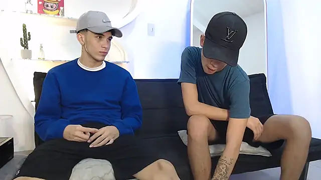 THREE_GUYS_HOT webcam