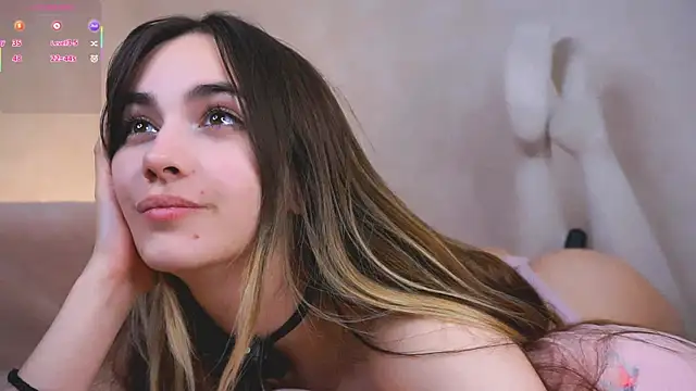 CupSizeGirl webcam