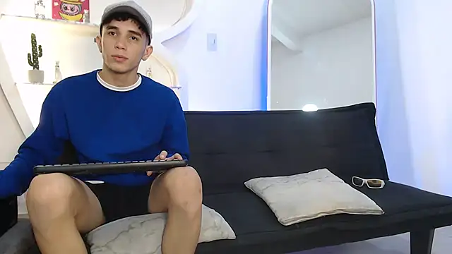 THREE_GUYS_HOT webcam