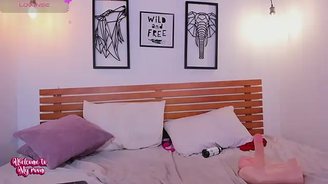 AbellaFox_ webcam