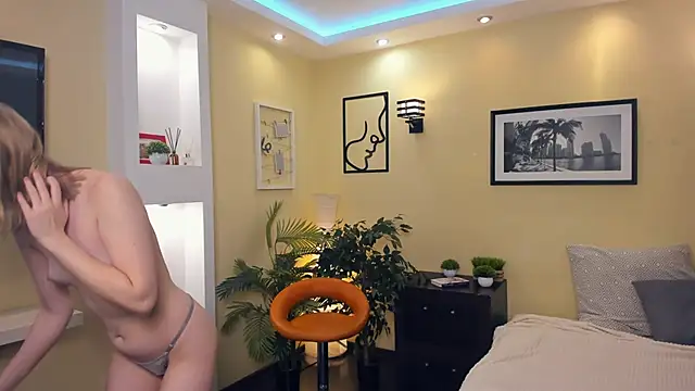 exposed_lizzy webcam