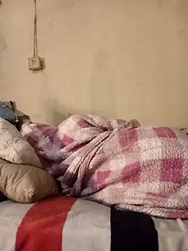 PetiteSquirtQueen webcam