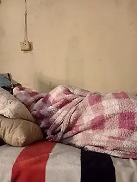 PetiteSquirtQueen webcam