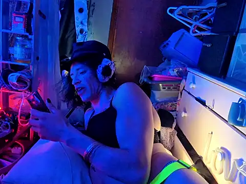 gurlnips webcam