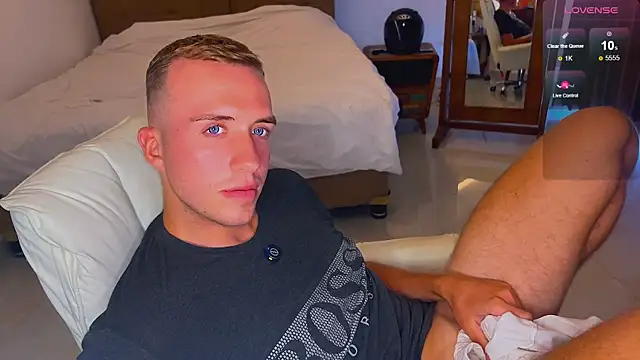 tommy_cumfinger webcam
