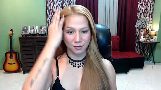 dreamgirlHILARY webcam