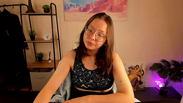 Nuura_Moore webcam