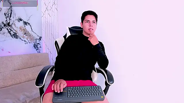 Asta_Black webcam