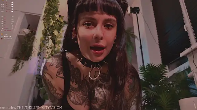 MichaellaMoon webcam