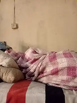 PetiteSquirtQueen webcam