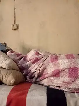 PetiteSquirtQueen webcam