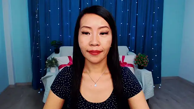 liapak - LiaPak's free webcam - UK Sex Cams