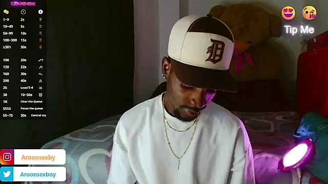 Aroonsexyboy webcam