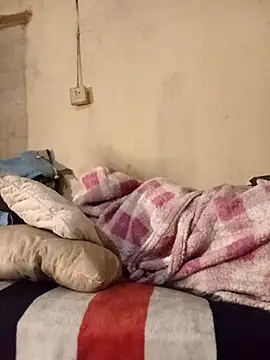 PetiteSquirtQueen webcam