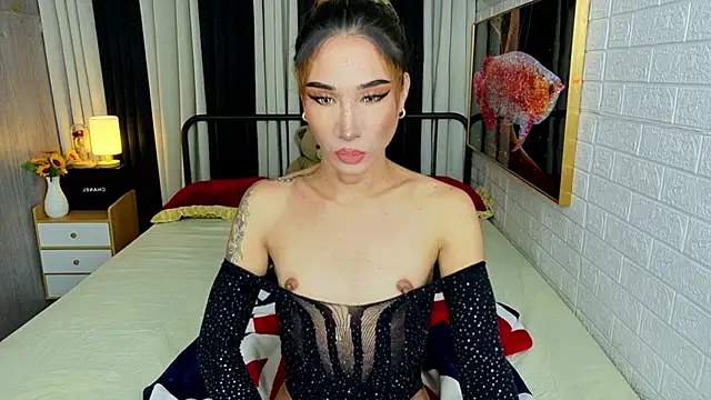 FinestCHLOExxx webcam