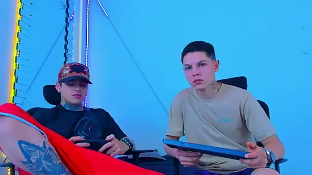 HOT_boy2025 webcam