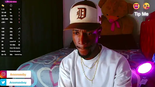 Aroonsexyboy webcam