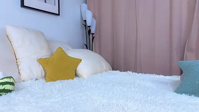 QueenieHathaway webcam