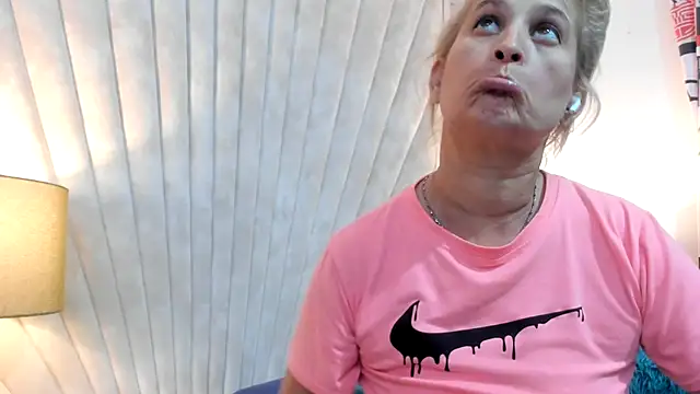 Jade_squirtt webcam