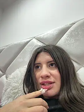 Isabella21_ webcam
