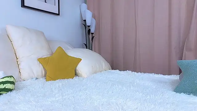 QueenieHathaway webcam