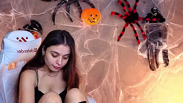 Leila_Hefner webcam