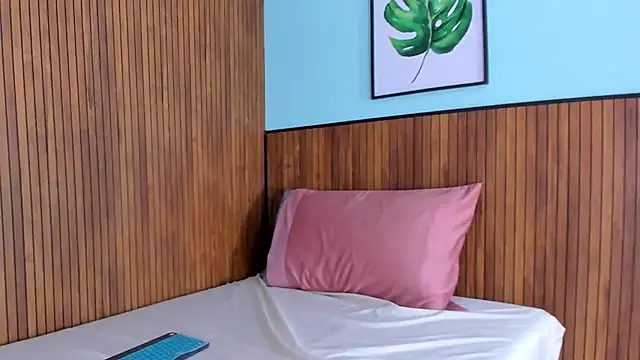 charlotte_rea webcam