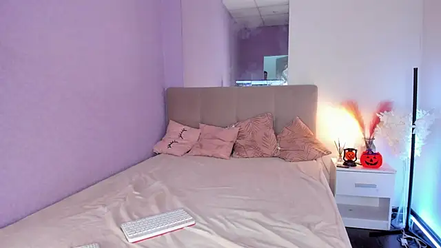 NikkiBustt webcam