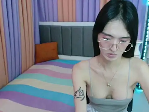 XxTsUncutAskaxX webcam