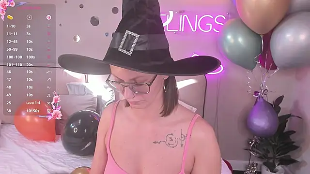Elina_Gravess webcam