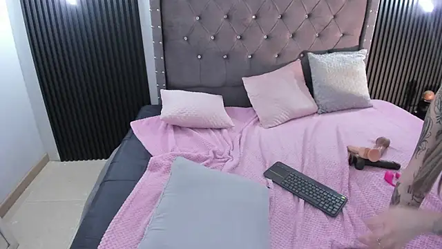 Scarbadgirl_ Live Webcam on Stripchat
