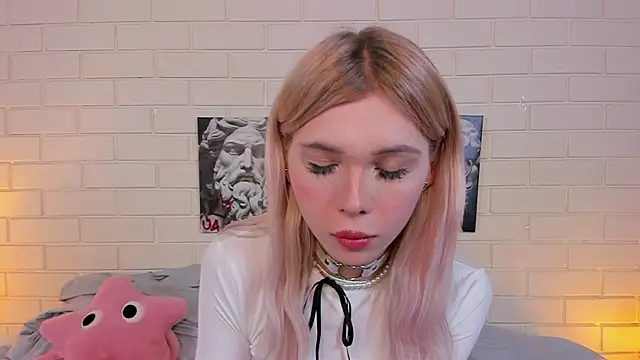 Blondy_Fina Live Webcam on Stripchat