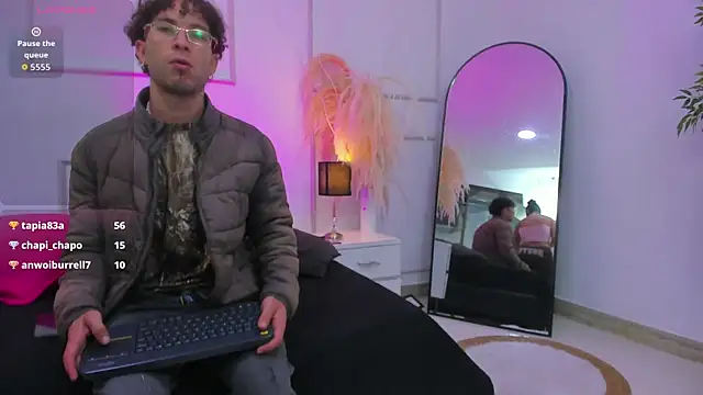 Violet_and_Paul webcam