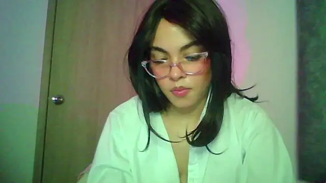 Kiri_Cutee webcam