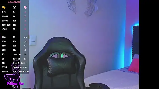 SallyWhitee webcam