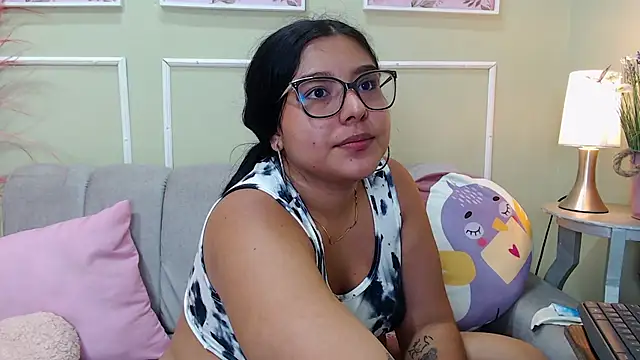 curvydelicios_zoe