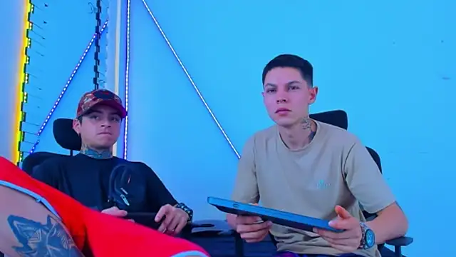 HOT_boy2025 webcam