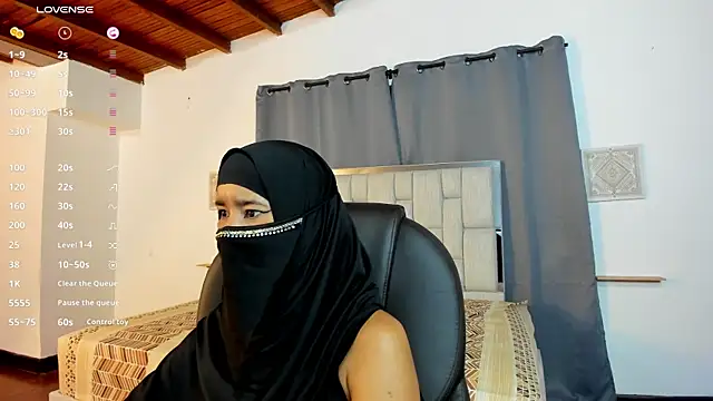 kalila_latif webcam