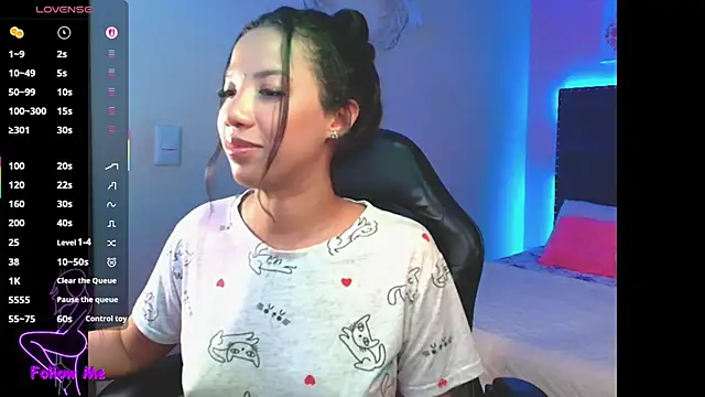 SallyWhitee webcam