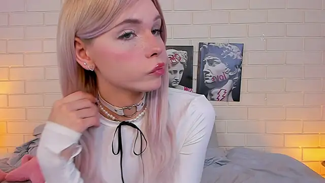 Blondy_Fina webcam