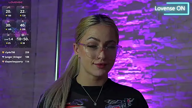 LucyLextonX webcam