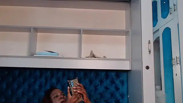 YoungDiva69 webcam