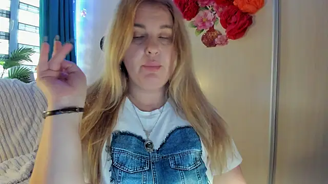CoraSwon webcam