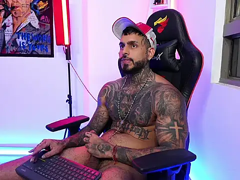 logan_hugh8 webcam