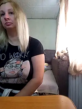 BustyBlond webcam
