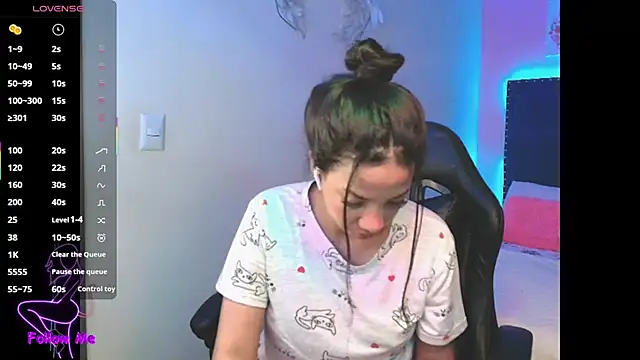 SallyWhitee webcam
