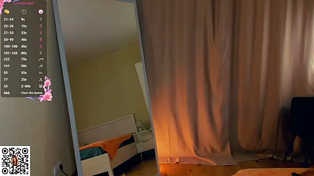 MinaRuzzo webcam