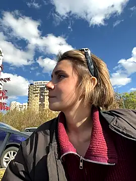 sandracarter (F young) - Show hard nipples in public park