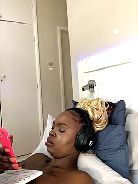 LuciousLips96 webcam