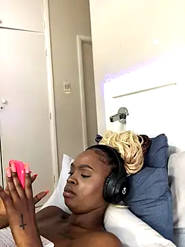 LuciousLips96 webcam